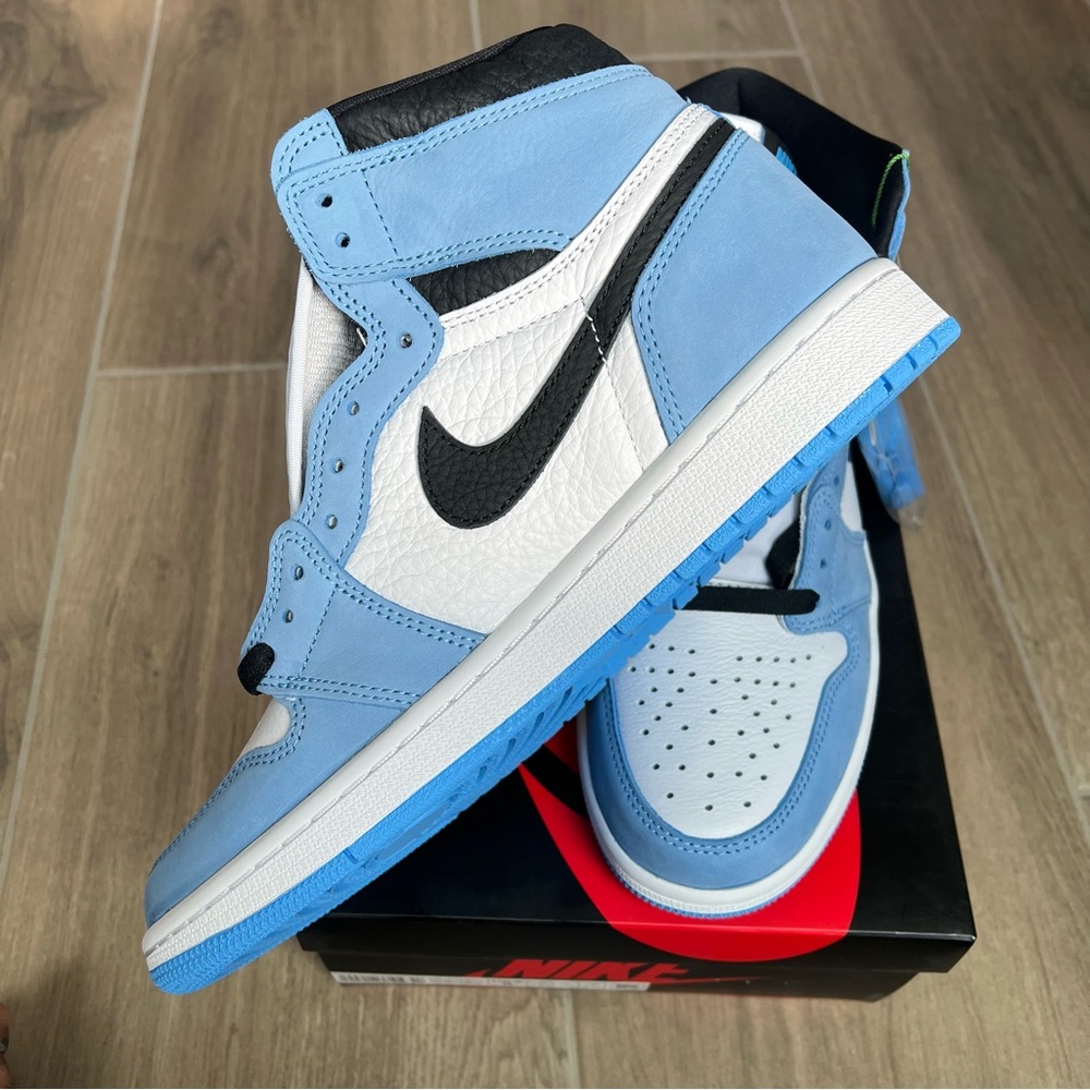 Air Jordan 1 Retro High OG - Picture 5 of 9